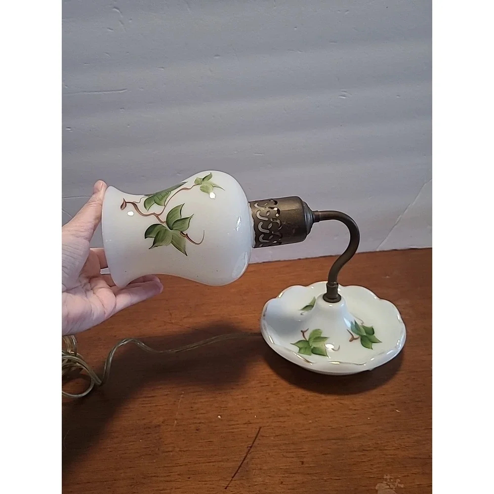 Vintage Ivy Hand Painted Milk Glass Wall Sconce Lamp Green‎ Leaves Works